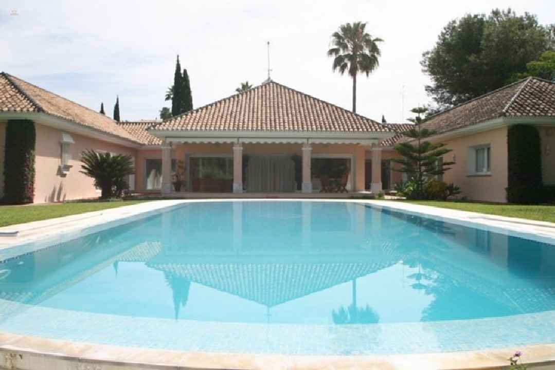 villa for sale in - Nueva Andalucia 