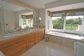 Thumbnail von villa for sale in - Nueva Andalucia