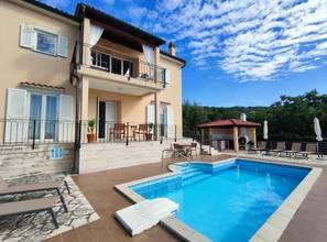 Thumbnail von Freistehende Villa mit Pool und Meerblick, Region Opatija
