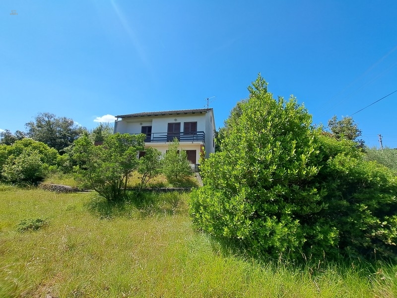 Haus in ruhiger Lage mit Blick bis zum Meer