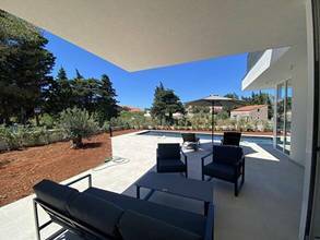 Thumbnail von Villa moderna con piscina cerca del mar