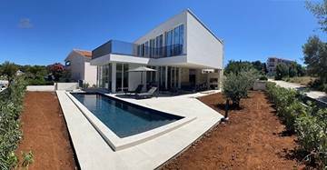 Thumbnail von Moderne Villa mit Swimmingpool nahe dem Meer