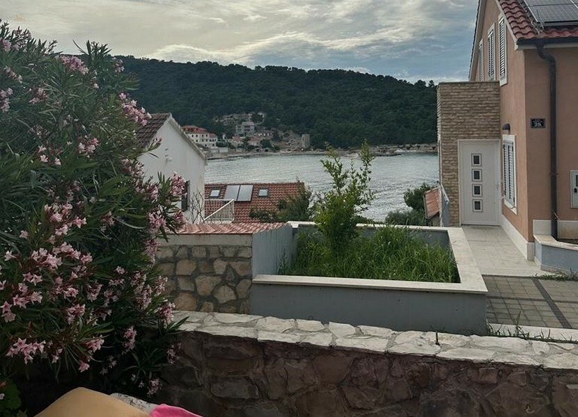 Appartement im Erdgeschoss mit Terrasse und Meerblick
