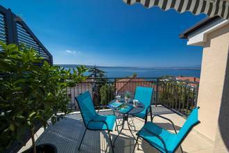 2 Appartements im Dachgeschoss mit Panorama-Meerblick
