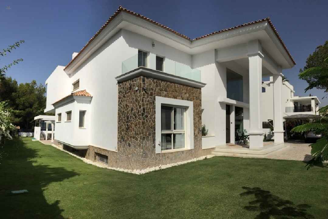 	 villa for sale in - Nueva Andalucia