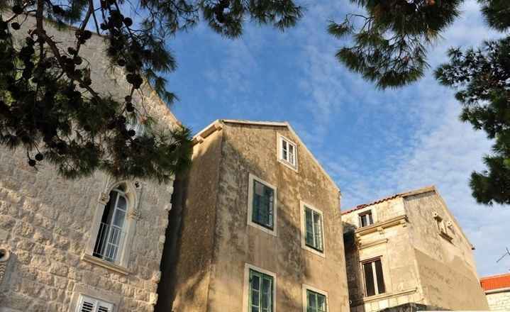 Einmalige Gelegenheit: Stadthaus direkt am Meer im Zentrum des historischen Stadtkerns von Korcula