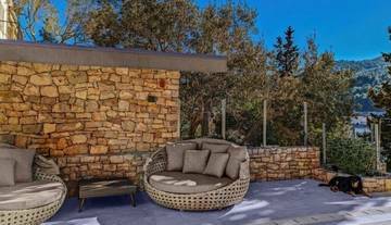 Thumbnail von 海辺に直接面したモダンな高級ヴィラ