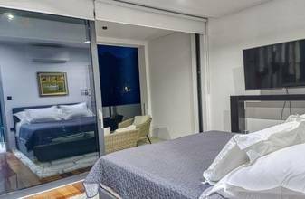 Thumbnail von 海辺に直接面したモダンな高級ヴィラ