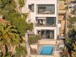 Thumbnail von Moderne Luxusvilla direkt am Meer