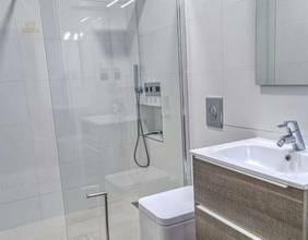 Thumbnail von 海辺に直接面したモダンな高級ヴィラ