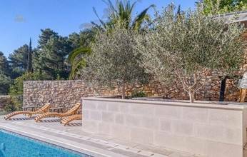 Thumbnail von 海辺に直接面したモダンな高級ヴィラ