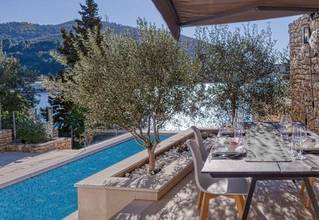 Thumbnail von 海辺に直接面したモダンな高級ヴィラ