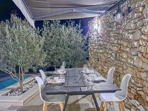 Thumbnail von 海辺に直接面したモダンな高級ヴィラ