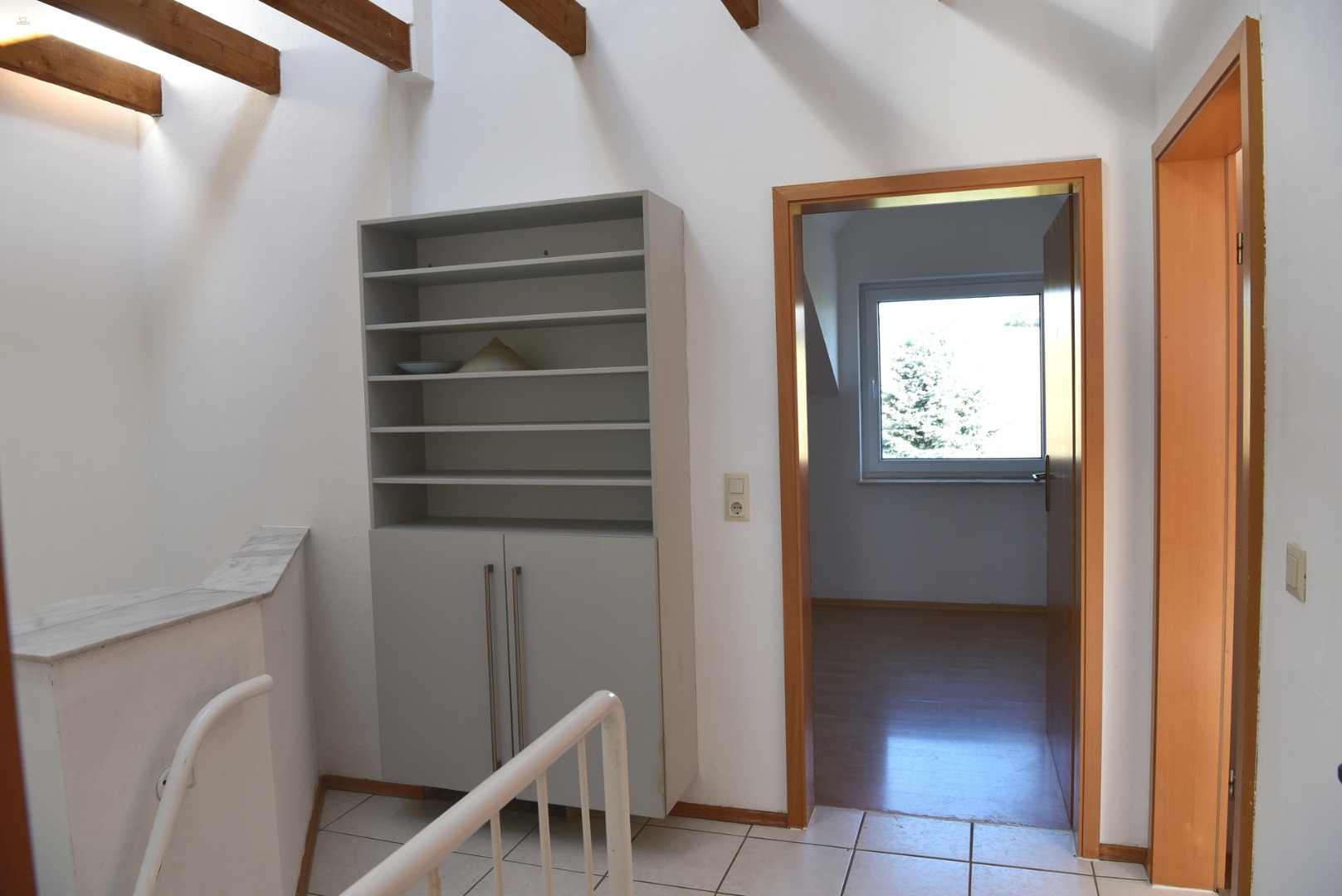 Thumbnail von Architekten-Maisonette mit Balkon, Gartenanteil am Feldrand und 2 Stellplätzen. „Haus-Gefühl“!!