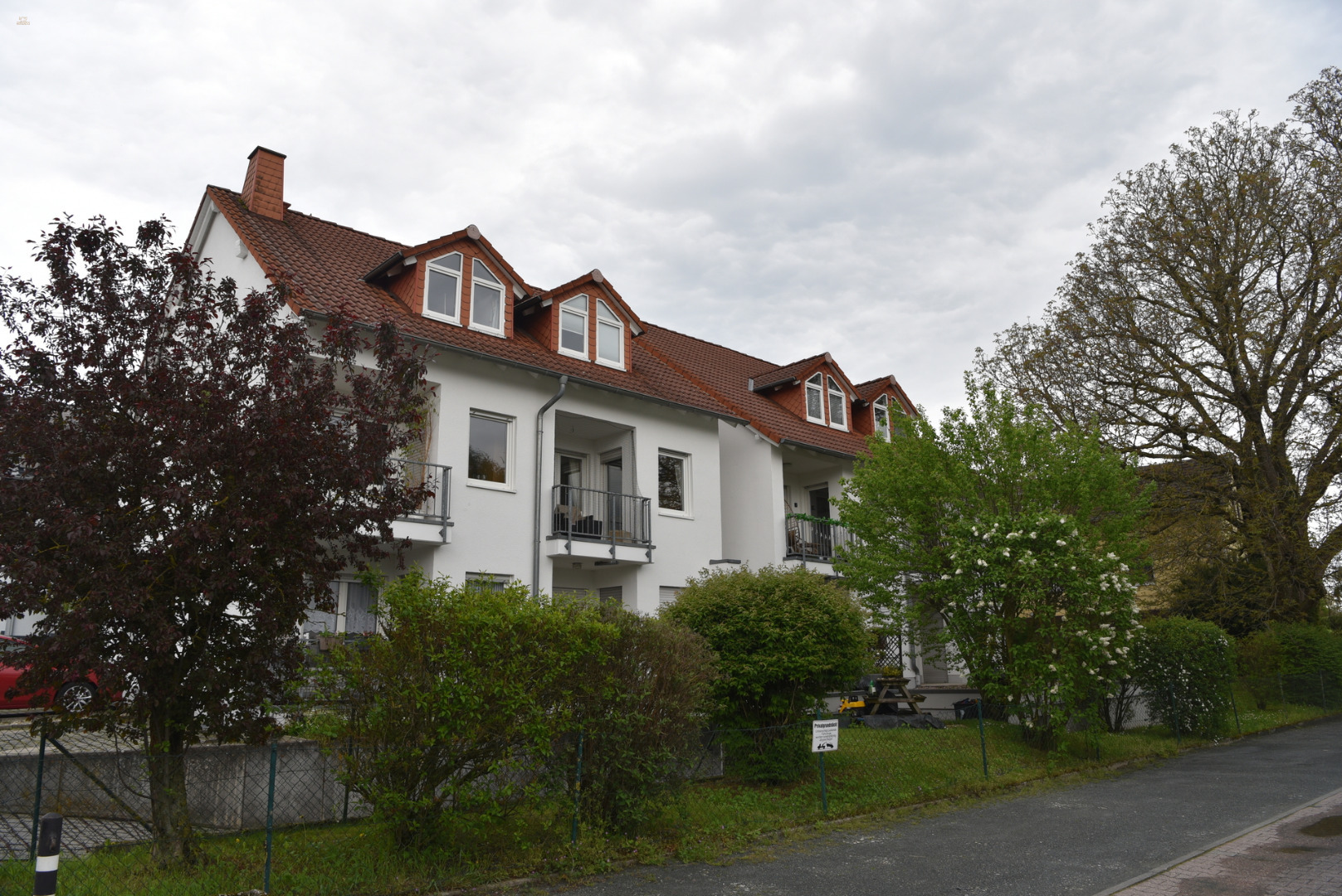 Thumbnail von KÄUFERPROVISIONSFREI! Süße 2ZKB mit eigenem Eingang, Terrasse und TG-Stellplatz. Tolle Lage!