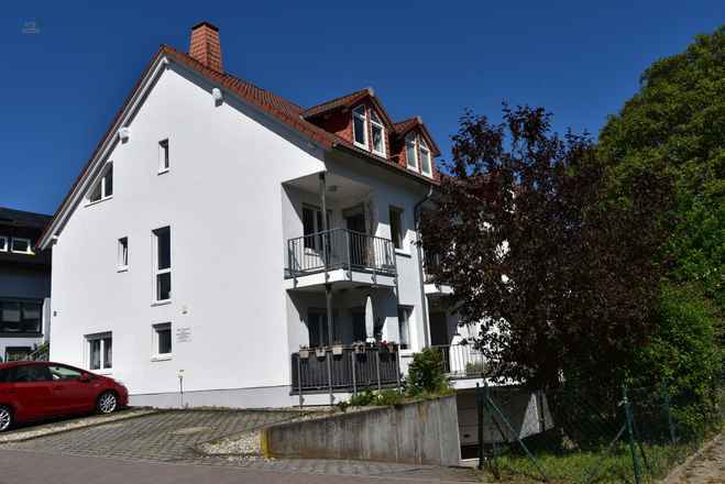 KÄUFERPROVISIONSFREI! Süße 2ZKB mit eigenem Eingang, Terrasse und TG-Stellplatz. Tolle Lage! 