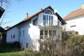 Thumbnail von Gut ausgestattete 3-ZKBB-Wohnung im 1. OG – Garage & Stellplatz inklusive.