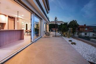 Thumbnail von Luxuriöses Appartement im Erdgeschoss mit Garten und privatem Swimmingpool