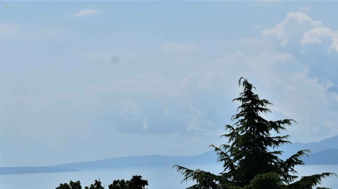 Moderne Wohnung mit Blick bis zum Meer
