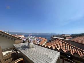 Renoviertes Altstadthaus mit mediterranem Charme, Dachterrasse und Meerblick