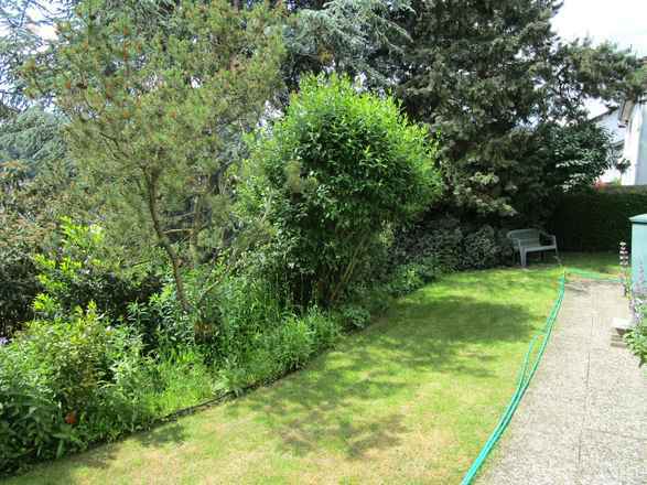 Gartenwohnung mit Haus-Gefühl! Großzügige, komfortable 2-3ZKB mit gr. Garten. Ideal für Hundehalter! 