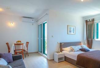 Thumbnail von Haus mit drei Appartements und Pool an der Südküste der Insel Korcula