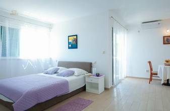 Thumbnail von Haus mit drei Appartements und Pool an der Südküste der Insel Korcula