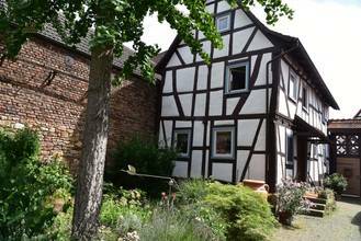 Thumbnail von Kleinod in bestem Sinne: Hofreite mit 2 Wohnhäusern, Garten & Nebengebäuden. Wunderschön!