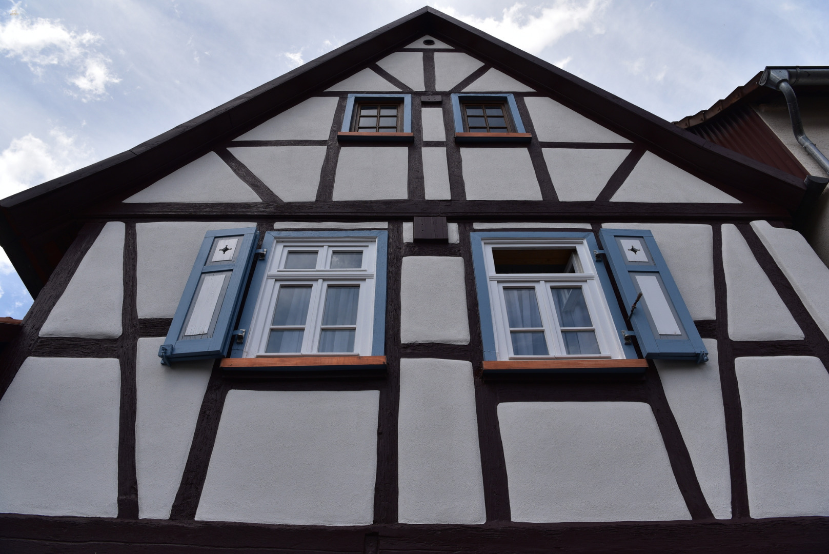 Kleinod in bestem Sinne: Hofreite mit 2 Wohnhäusern, Garten & Nebengebäuden. Wunderschön!