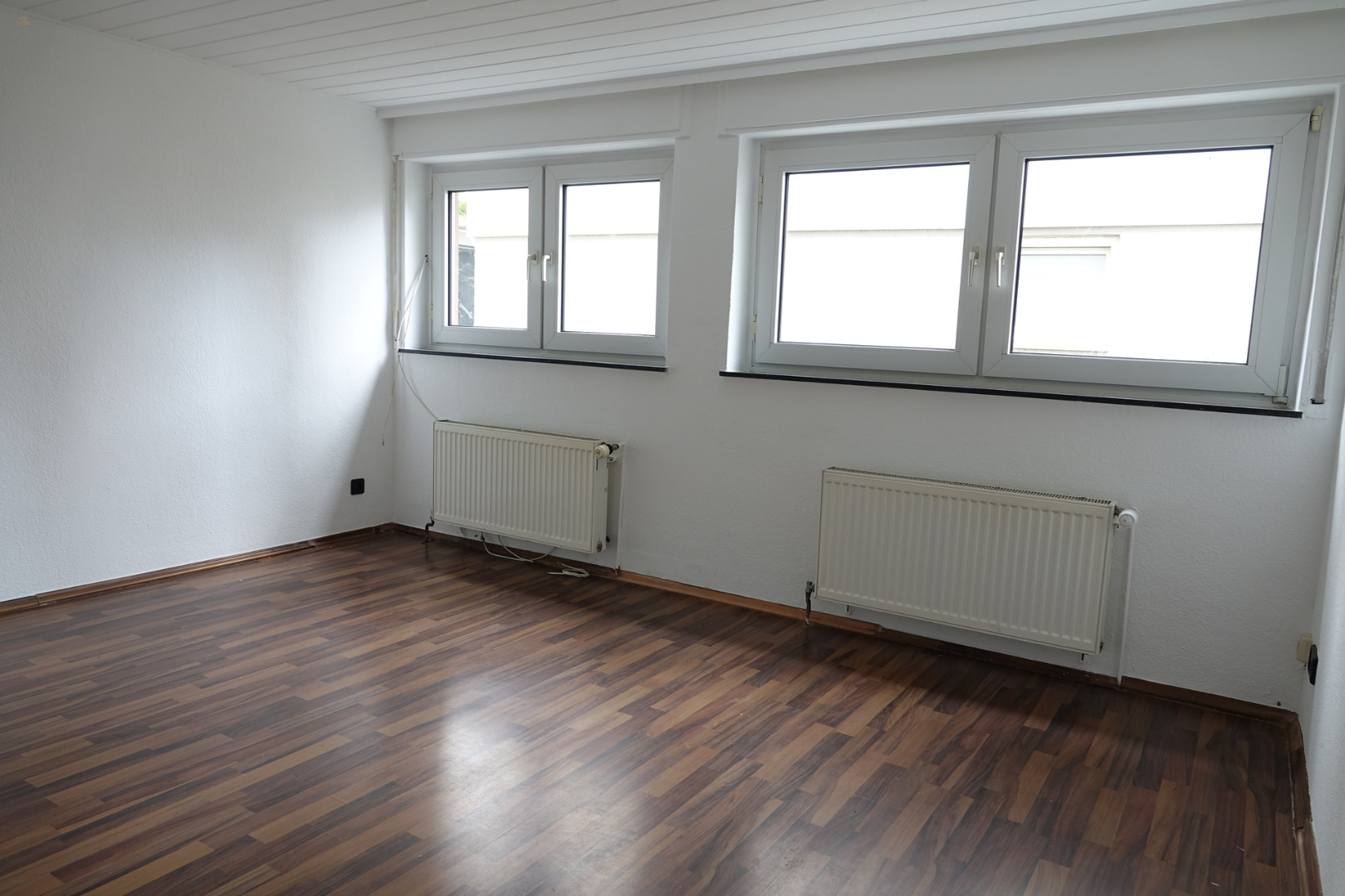 Thumbnail von KEINE KÄUFERPROVISION! 2-ZKB mit eigenem Hauseingang & 2 Stellplätzen