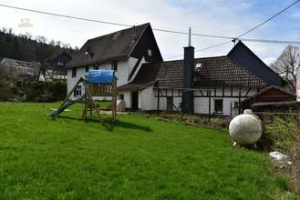 Thumbnail von Zwei-/Dreiseithof mit modernem Kombikessel (Pellet/Stückholz), großem Hof, Garten und Nebengebäuden. 6163