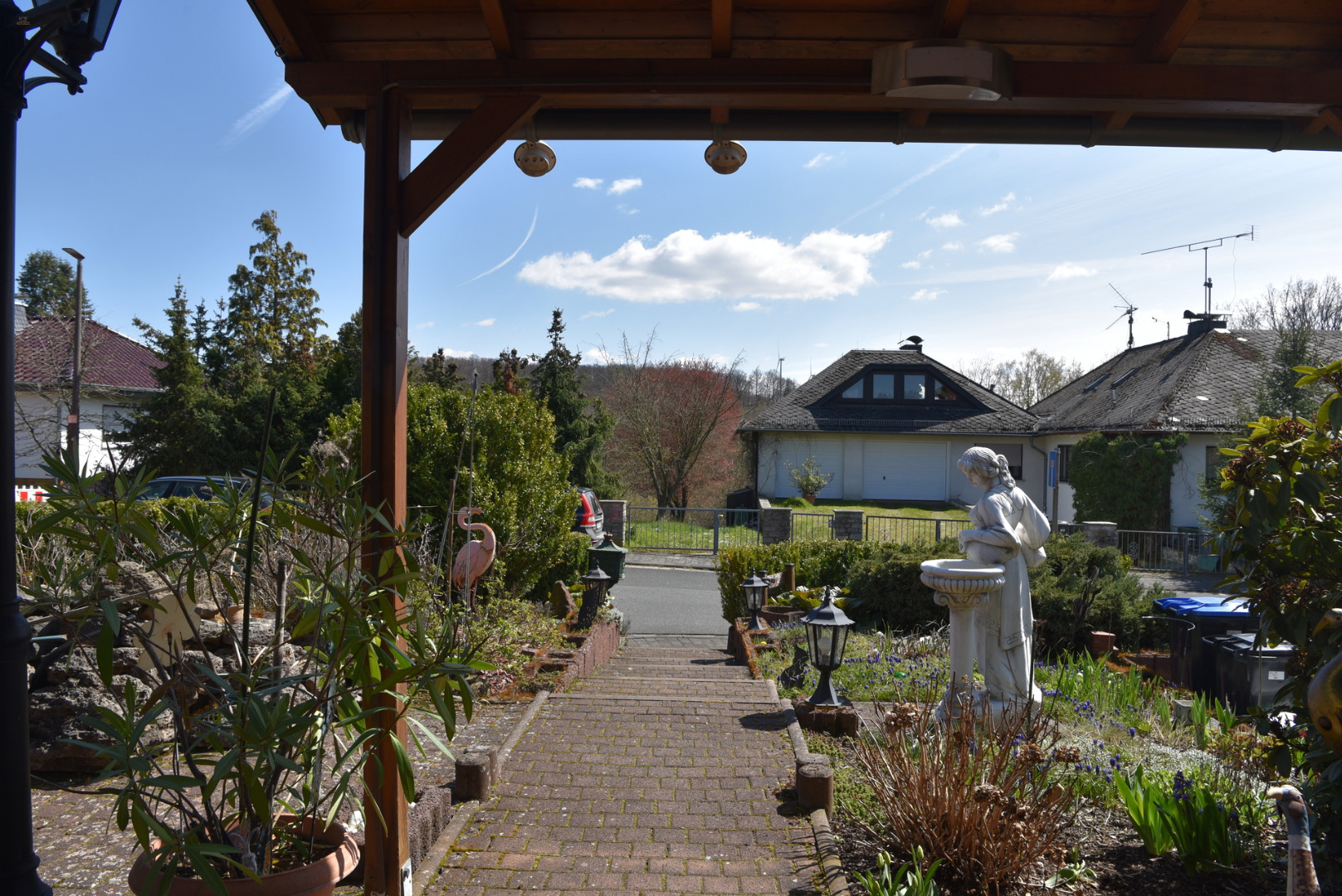 Thumbnail von KÄUFERPROVISIONSFREI! Schmuckes EFH/ZFH mit viel Platz und süßem Garten. 2 Garagen und Stellplätze. 6164