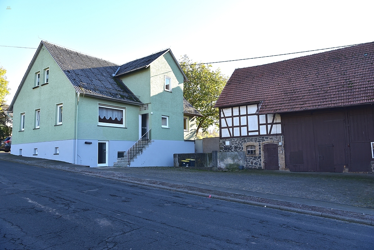 Handwerksbetrieb oder viele Hobbies? Wohnhaus plus Scheune und Hoffläche! 15780