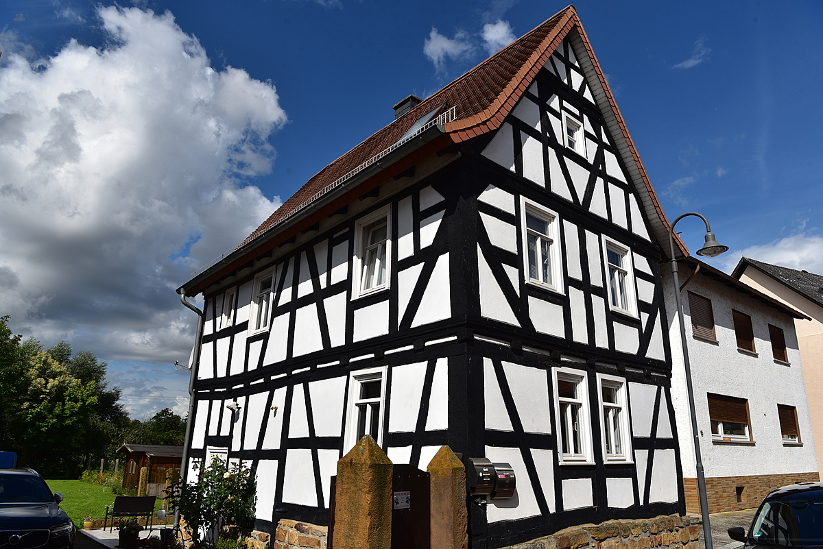 Thumbnail von 1 Haus frei mit Büro-Option, 1 Haus gut vermietet – zentral und trotzdem ruhig gelegen! 15444