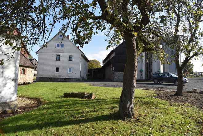 KEINE KÄUFERPROVISION! Gehöft unter Denkmalschutz: Wohnhaus, große Scheune, Nebengebäude. Ruhe satt! 15430 