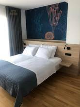 Thumbnail von Вилла с бассейном в необычном месте прямо у моря, регион Карлобаг