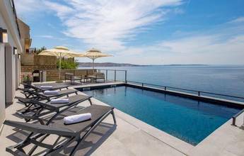 Thumbnail von Вилла с бассейном в необычном месте прямо у моря, регион Карлобаг