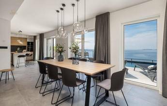 Thumbnail von Вилла с бассейном в необычном месте прямо у моря, регион Карлобаг