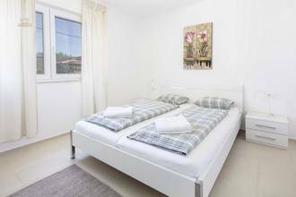 Thumbnail von Haus mit drei Appartements, Pool und Meerblick