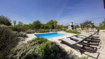 Thumbnail von Haus mit drei Appartements, Pool und Meerblick