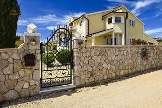 Thumbnail von Villa mit Swimmingpool in ruhiger Lage