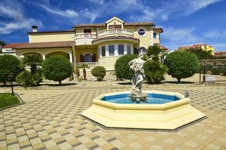 Thumbnail von Villa mit Swimmingpool in ruhiger Lage