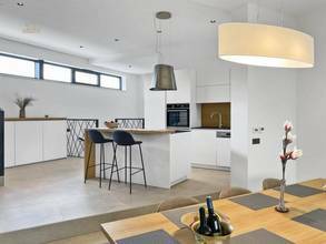 Thumbnail von Moderne Luxusvilla mit Swimmingpool und Blick bis zum Meer