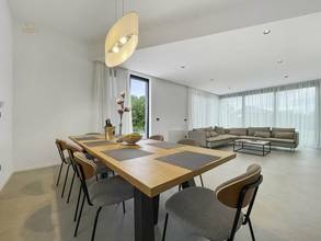 Thumbnail von Moderne Luxusvilla mit Swimmingpool und Blick bis zum Meer