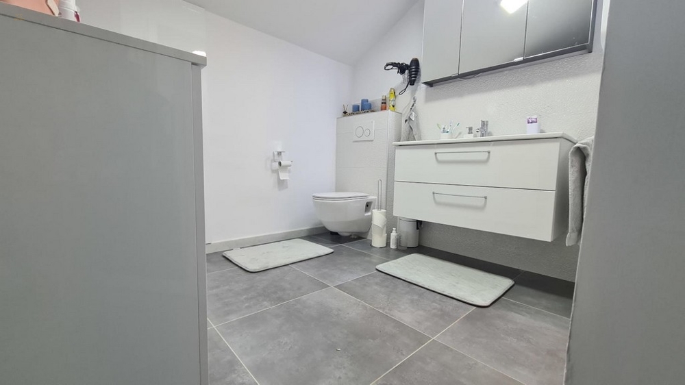 Thumbnail von Modernes Haus mit Swimmingpool und Meerblick