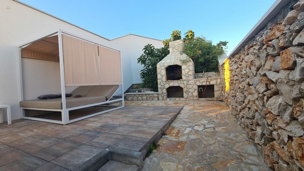 Thumbnail von Modernes Haus mit Swimmingpool und Meerblick