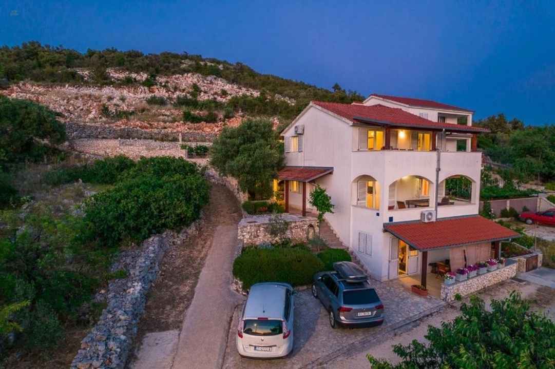 Mehrfamilienhaus mit Panorama Meerblick, Region Vinišće