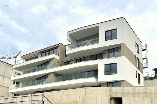 Modernes Appartement im 1. Obergeschoss mit Panorama-Meerblick