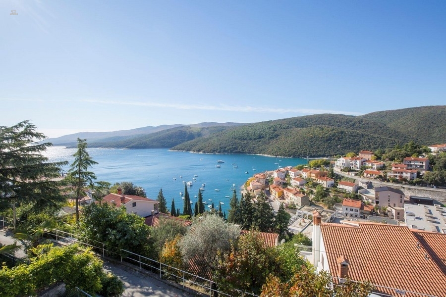 Mehrfamilienhaus mit Meerblick in Rabac, Istrien