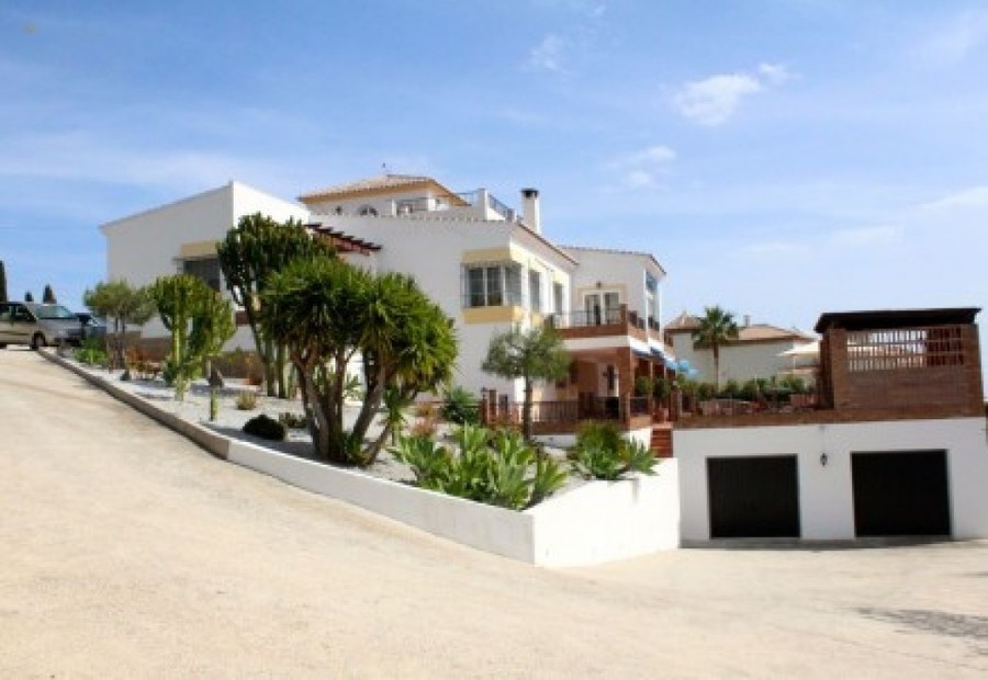 villa for sale in - Nerja